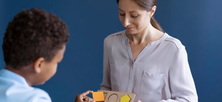 kid-doing-occupational-therapy-session-with-psychologist